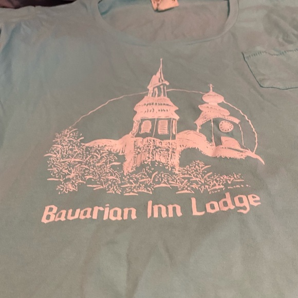 Scoop neck t-shirt with the famous Bavarian Inn Restaurant and Inn logo - Picture 5 of 8